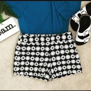 🌸 Like New Floral Shorts Size 6P  🌸